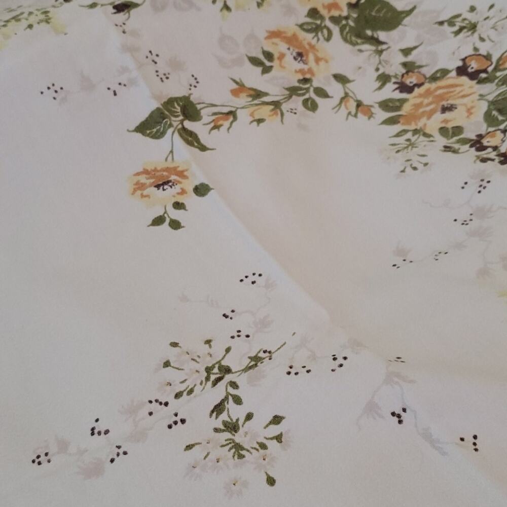 Vintage tablecloth 46"x 51" - Picture 3 of 3